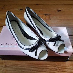 Cute peep-toe flat